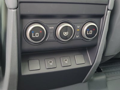 2024 Land Rover Defender SE