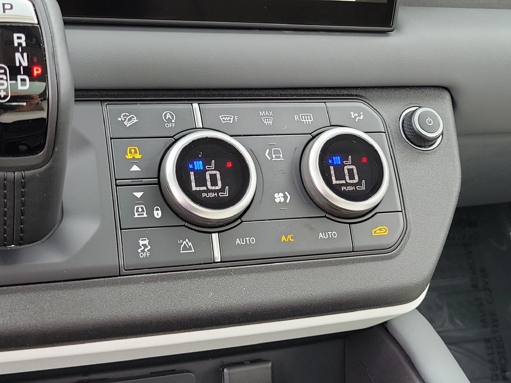 2024 Land Rover Defender SE