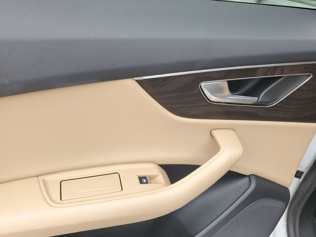 2023 Audi Q8 55 Premium quattro