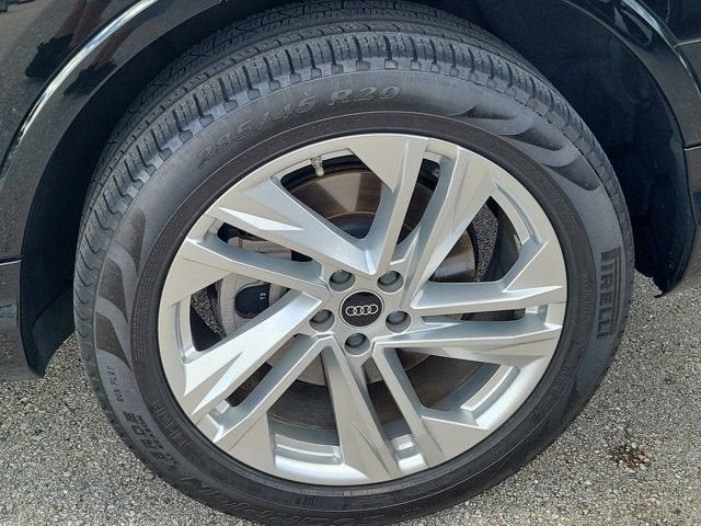 2023 Audi Q7 45 Premium Plus