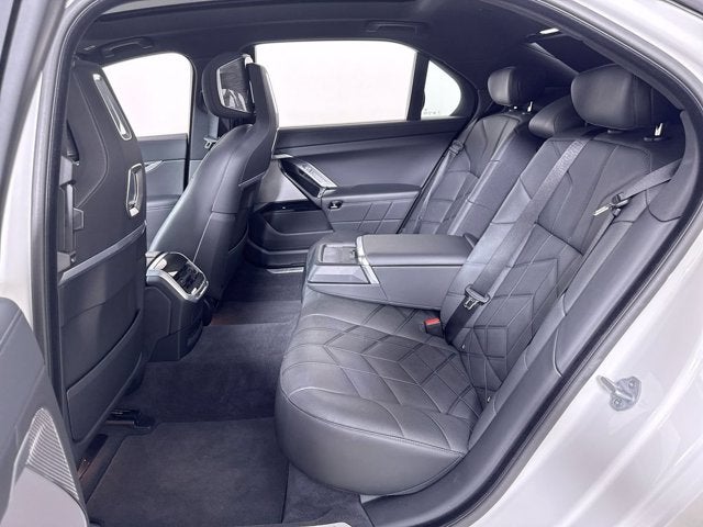 2025 BMW 7 Series 740i