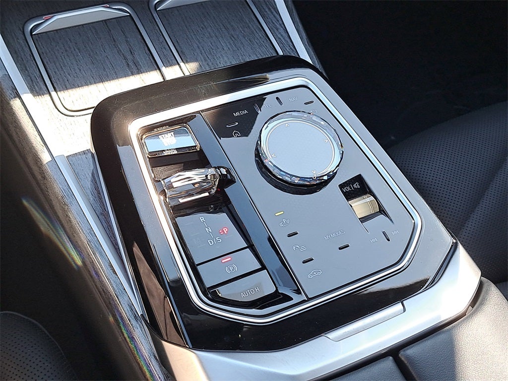 2023 BMW 7 Series 740i