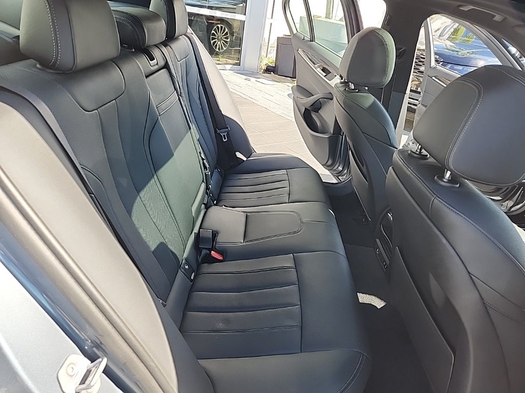 2022 BMW 5 Series 530i