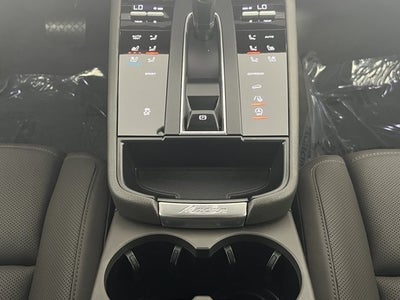 2023 Porsche Macan Base
