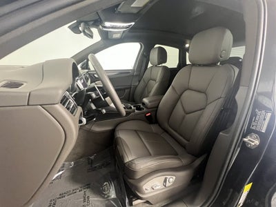 2023 Porsche Macan Base