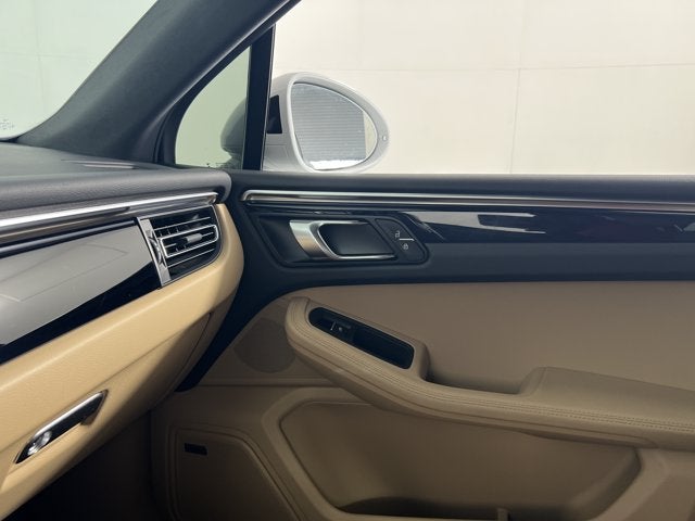 2023 Porsche Macan Base