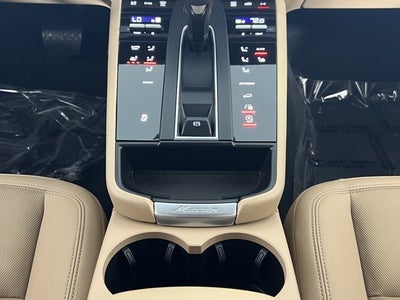 2023 Porsche Macan Base