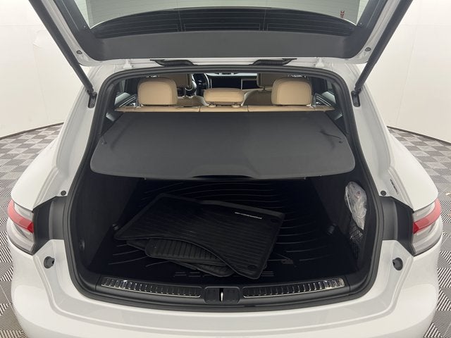 2023 Porsche Macan Base