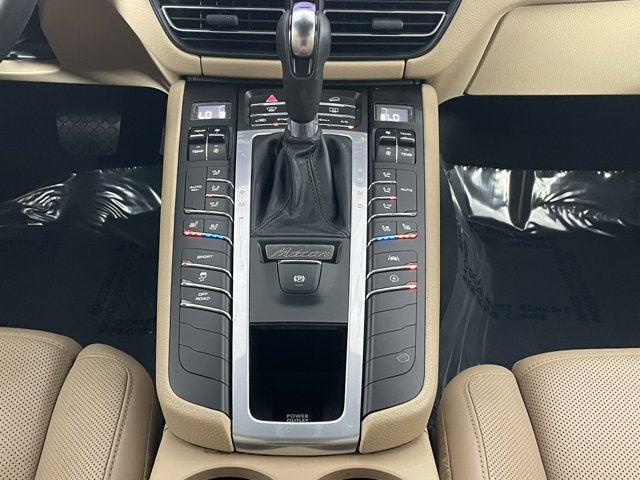 2021 Porsche Macan Base