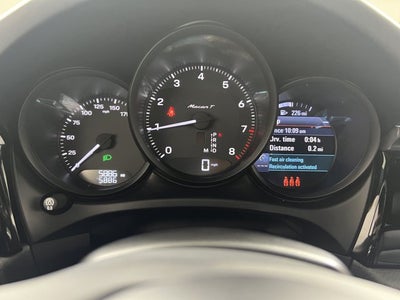 2026 Porsche Macan Base