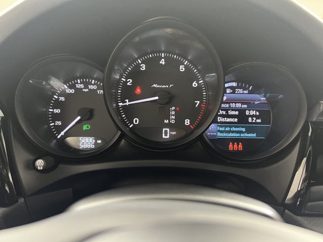 2026 Porsche Macan Base
