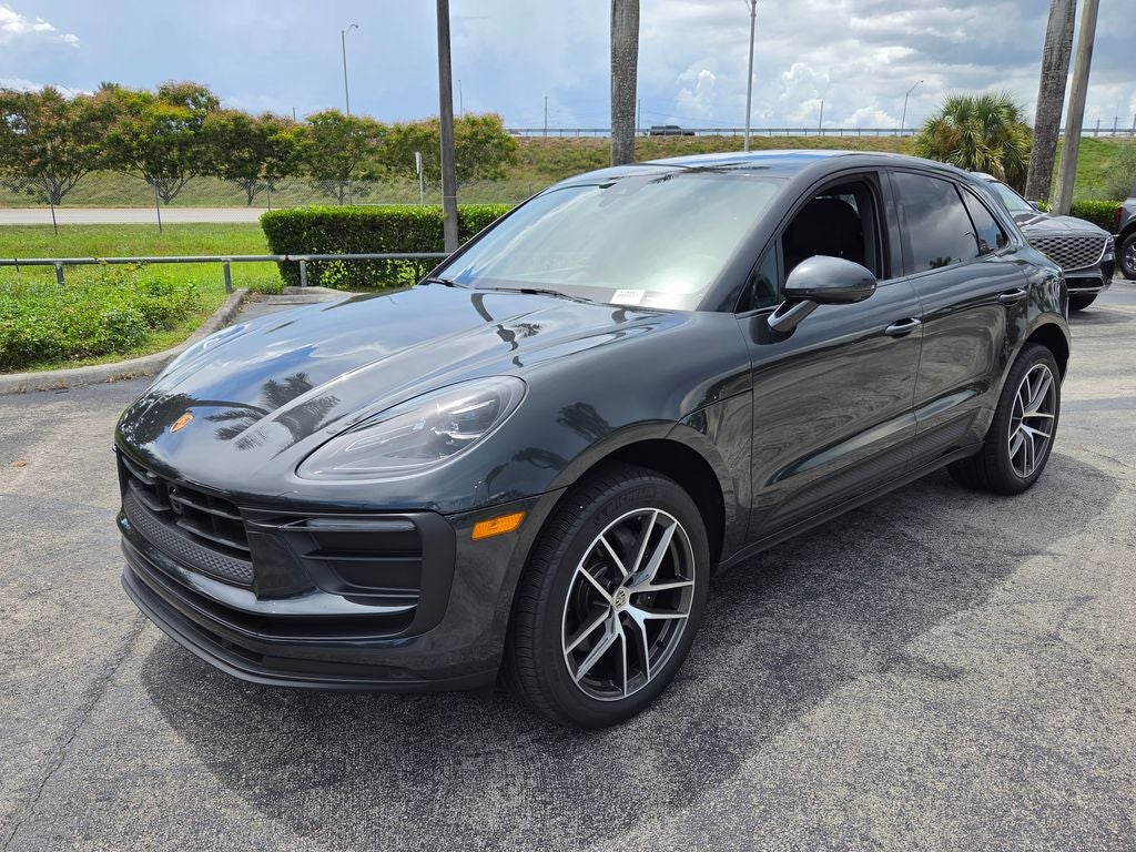 2025 Porsche Macan Base