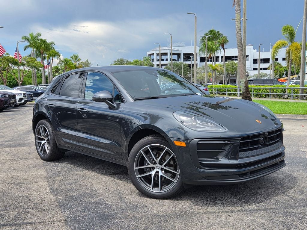 2025 Porsche Macan Base