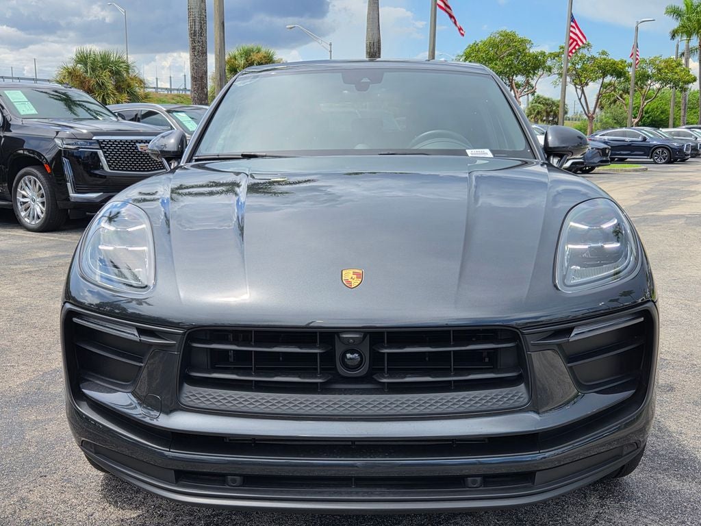 2025 Porsche Macan Base