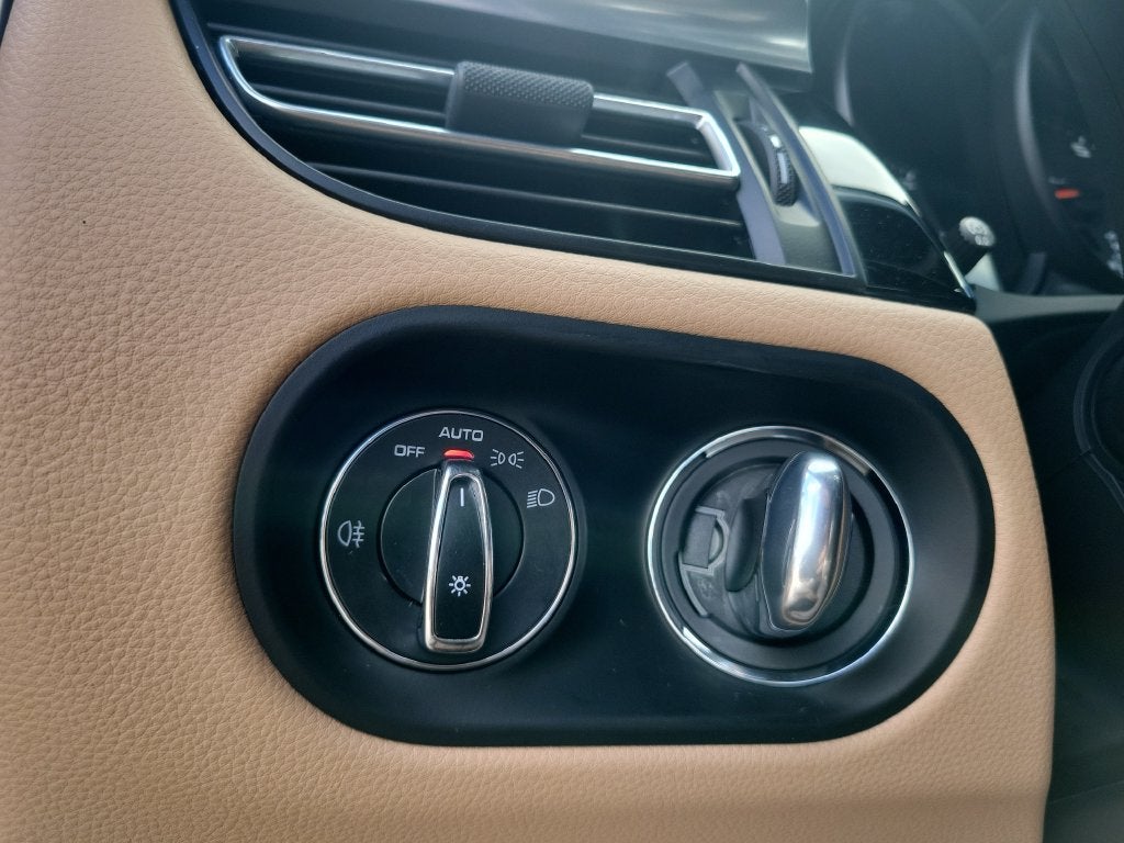 2021 Porsche Macan Base