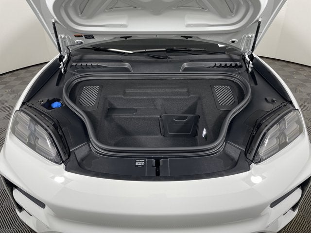 2025 Porsche Macan Electric Turbo