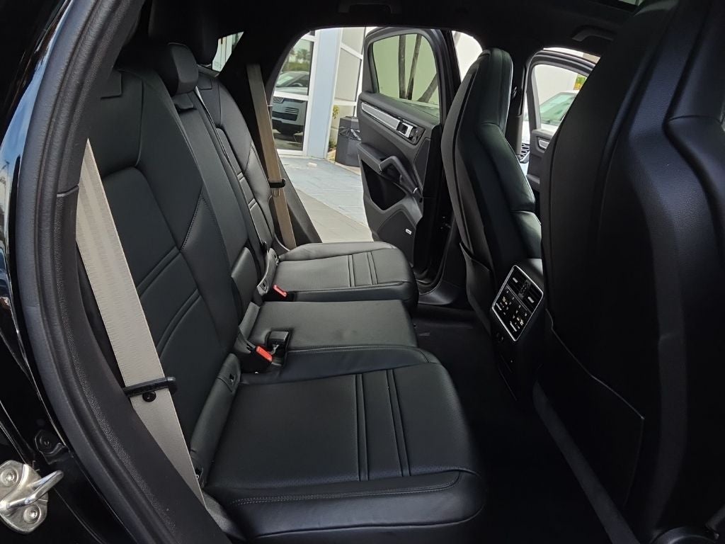 2023 Porsche Cayenne Platinum Edition