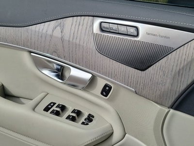 2025 Volvo XC90 B6 Ultra