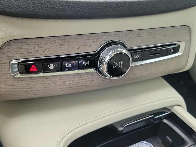 2025 Volvo XC90 B6 Ultra