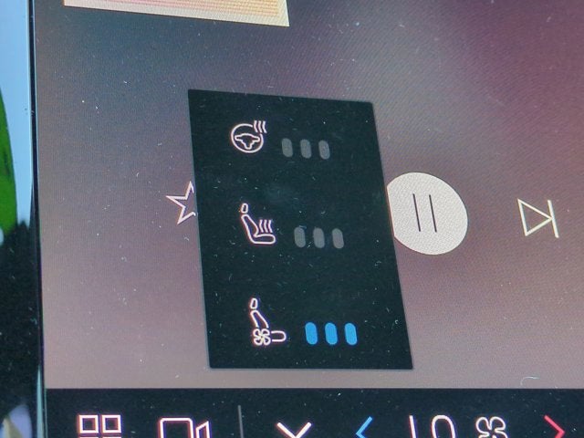 2024 Volvo XC90 Ultimate Bright Theme