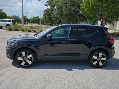 2021 Volvo XC40 Momentum