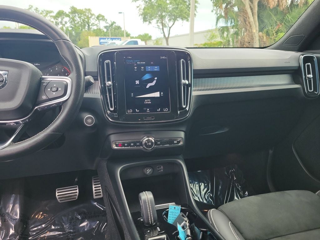 2021 Volvo XC40 R-Design