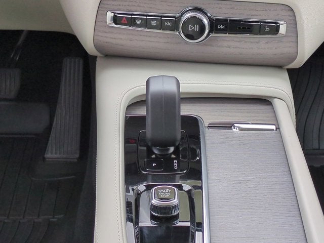 2024 Volvo XC90 Recharge Plug-In Hybrid Plus Bright Theme