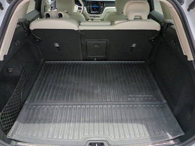 2024 Volvo XC60 Recharge Plug-In Hybrid Plus Dark Theme