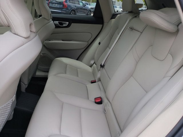2024 Volvo XC60 Recharge Plug-In Hybrid Plus Dark Theme
