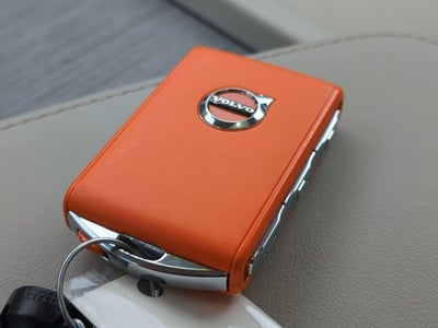 2024 Volvo XC60 Recharge Plug-In Hybrid Plus Dark Theme