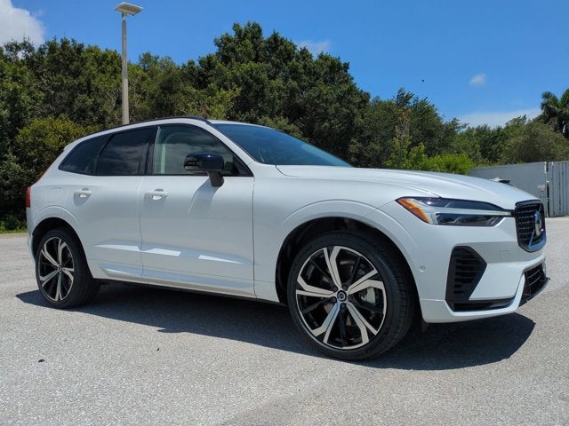 2024 Volvo XC60 Recharge Plug-In Hybrid Ultimate Dark Theme
