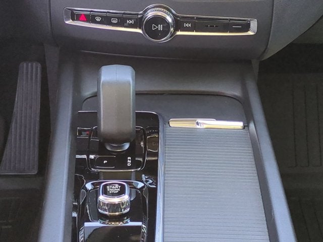 2023 Volvo XC60 Recharge Plug-In Hybrid Core Bright Theme