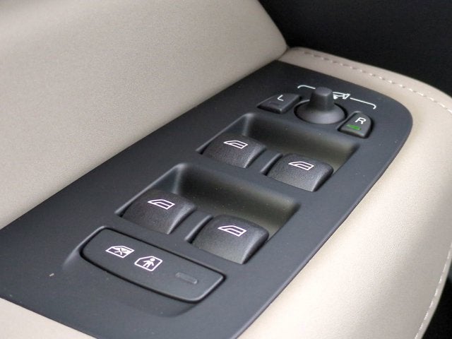 2026 Volvo XC60 Plug-In Hybrid Core