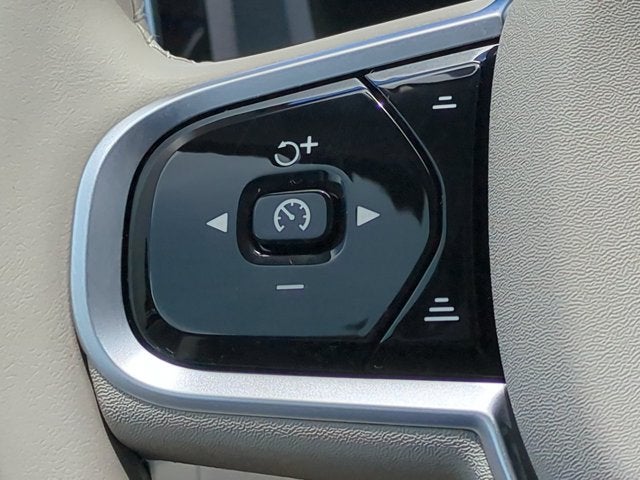 2025 Volvo XC60 Plug-In Hybrid Plus