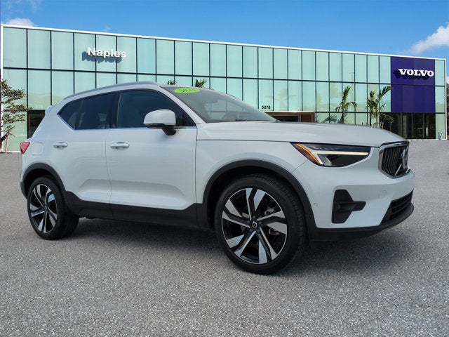 2023 Volvo XC40 Plus Bright Theme