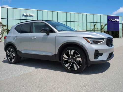 2023 Volvo XC40 Plus Dark Theme