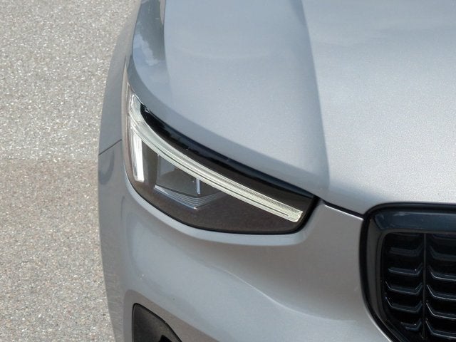 2023 Volvo XC40 Plus Dark Theme