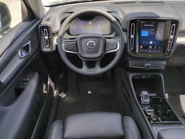 2023 Volvo XC40 Plus Dark Theme