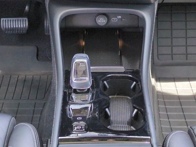 2023 Volvo XC40 Plus Dark Theme