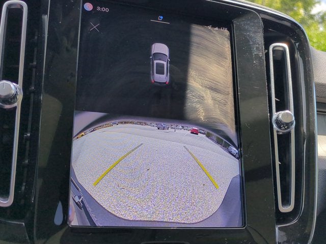 2023 Volvo XC40 Plus Dark Theme