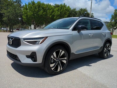 2023 Volvo XC40 Plus Dark Theme