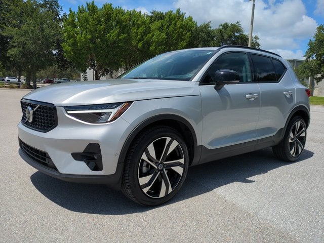 2023 Volvo XC40 Plus Dark Theme