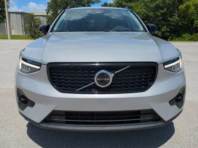 2023 Volvo XC40 Plus Dark Theme