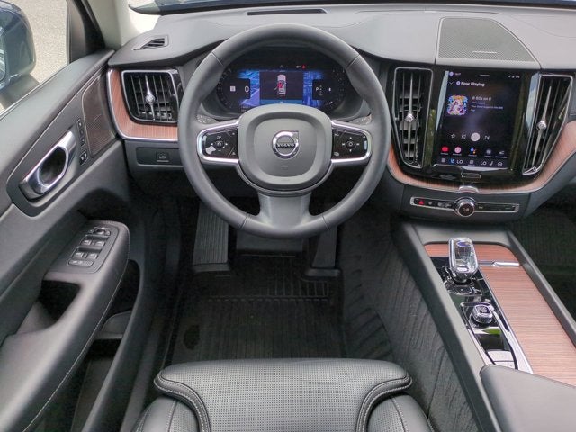 2023 Volvo XC60 Ultimate Bright Theme