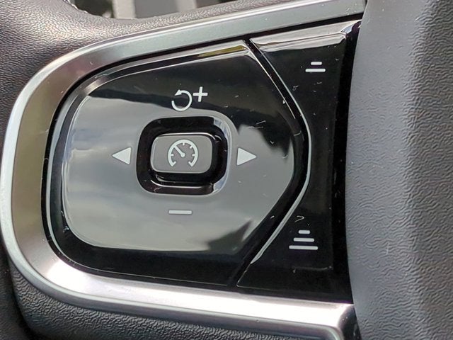 2023 Volvo XC60 Ultimate Bright Theme
