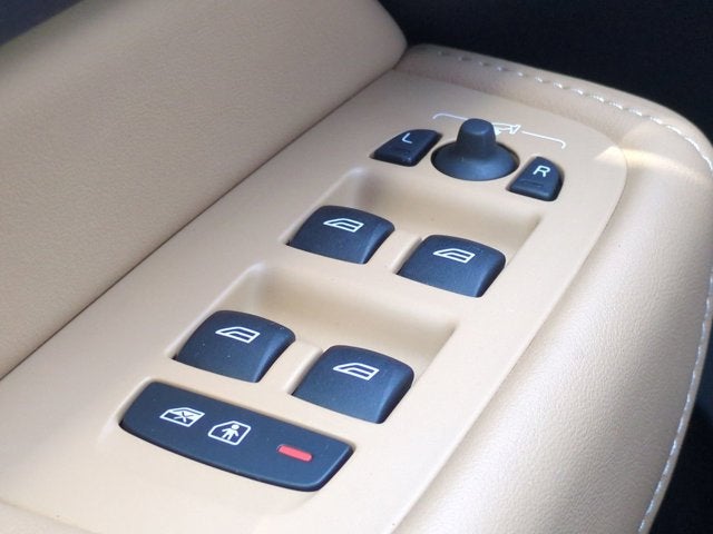 2023 Volvo XC60 Ultimate Bright Theme