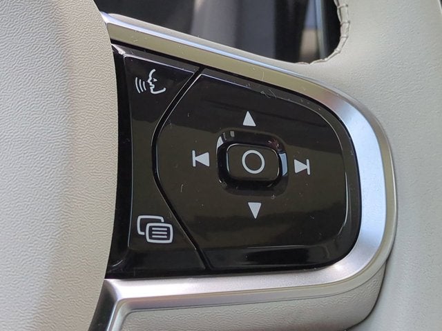 2023 Volvo XC60 Plus Dark Theme