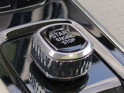 2023 Volvo XC60 Plus Dark Theme