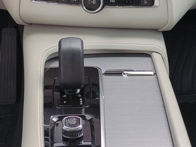 2024 Volvo XC90 Core Bright Theme