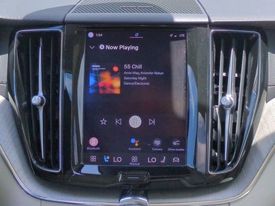 2023 Volvo XC60 Ultimate Bright Theme